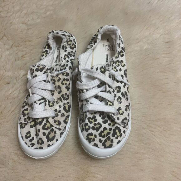 Time and Tru Cheetah Print Slip On Shoes size 6 - Picture 3 of 6